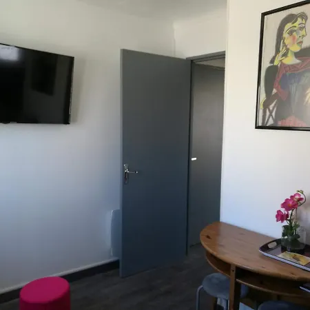 Le Moussaillon - F2 à 20 M De La *