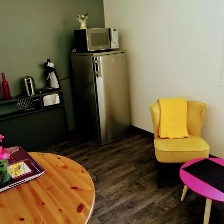 Le Moussaillon - F2 à 20 M De La *