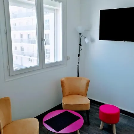 Le Moussaillon - F2 à 20 M De La *