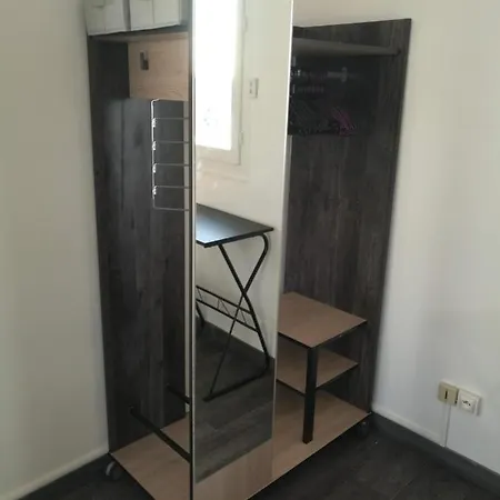 Le Moussaillon - F2 à 20 M De La *